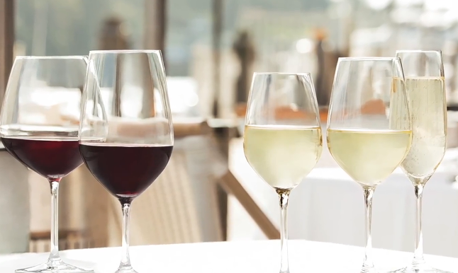 研究称用小杯能减少饮酒量